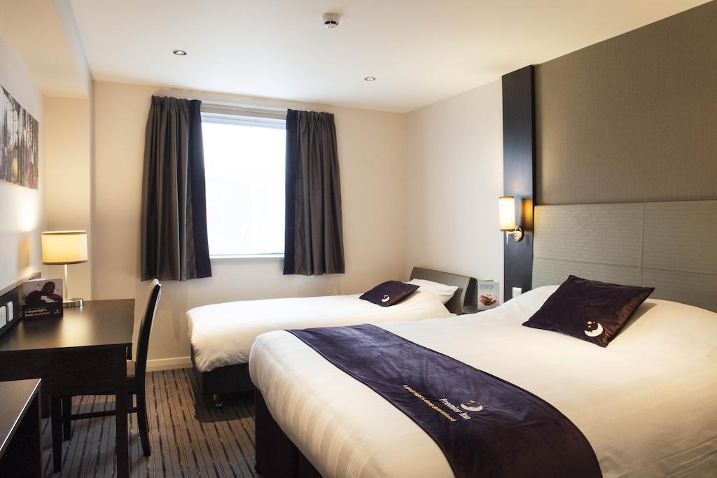 Premier Inn Bath City Centre Номер фото